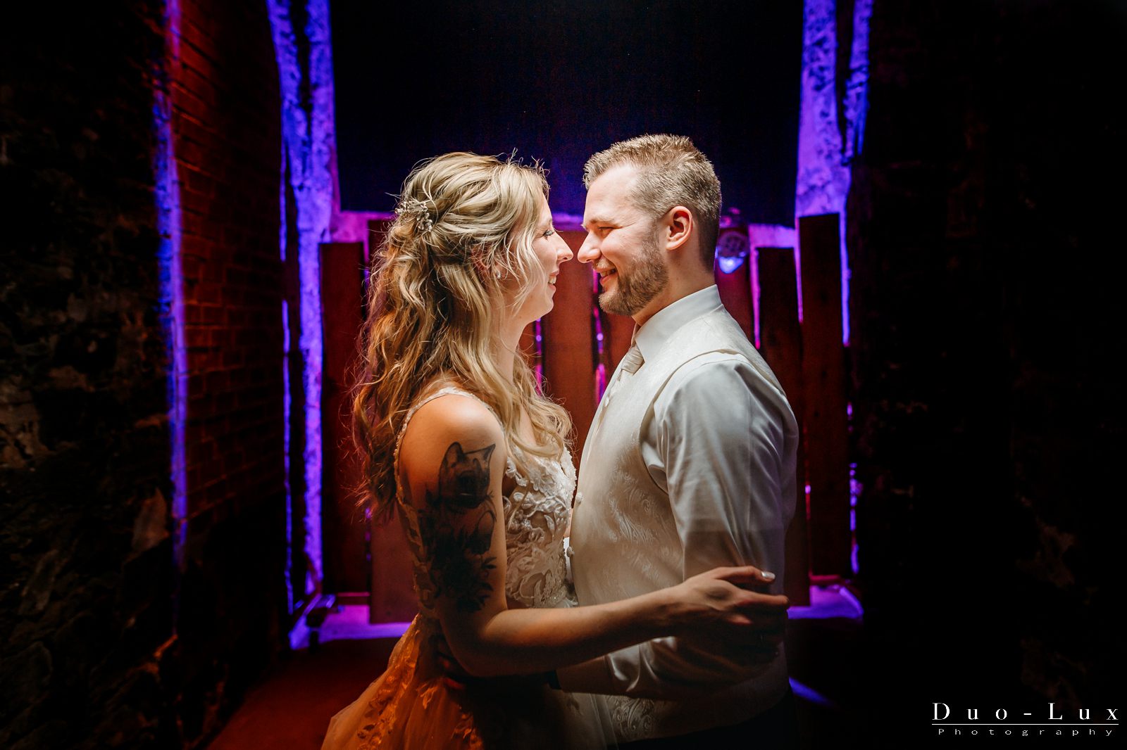 Hochzeit in Solingen - Hochzeitsfoto von einem Traumhaften Brautpaar. Das Foto wurde an der Alte Schlossfabrik aufgenommen